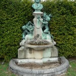 Fontaine avec le buste de A. Hardy, Potager du Roi en automne, Versailles (78)