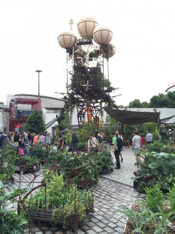 Carrés potagers près de L'Aéroflorale II, L'Expédition Végétale, Compagnie La Machine, parc de la Villette, Paris 19e (75)