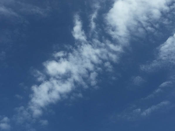 Nuages dans le ciel parisien en été, Paris 18e (75)