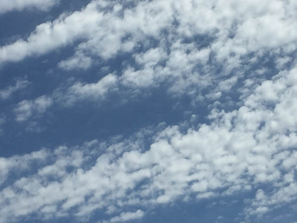 Nuages dans le ciel parisien en été, Paris 18e (75)