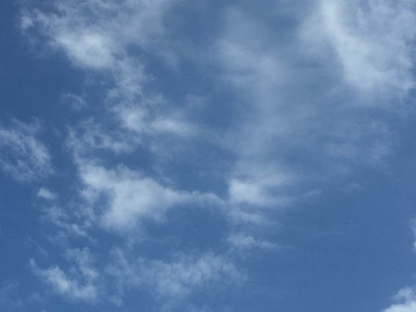 Nuages dans le ciel parisien en été, Paris 18e (75)