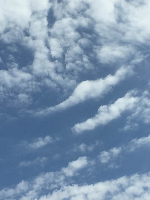 Nuages dans le ciel parisien en été, Paris 18e (75)