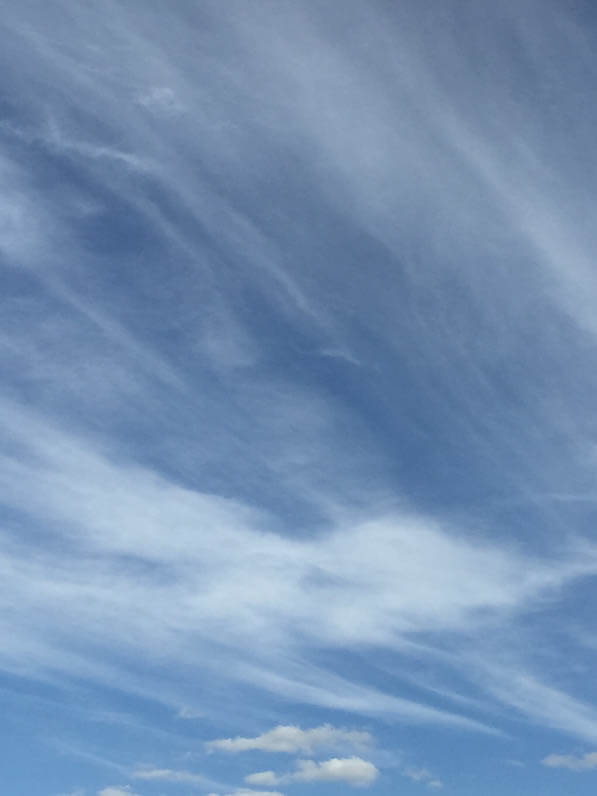 Nuages dans le ciel parisien en été, Paris 18e (75)