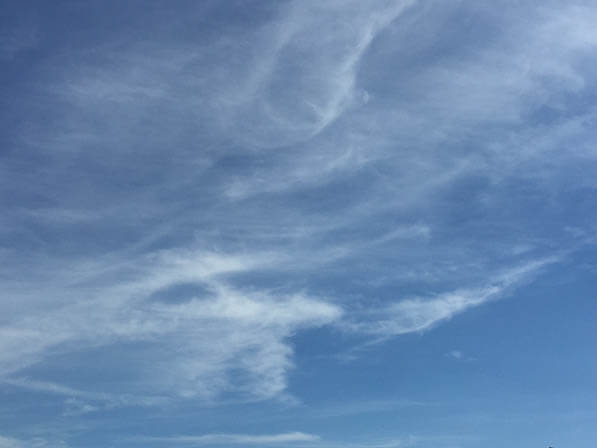 Nuages dans le ciel parisien en été, Paris 18e (75)