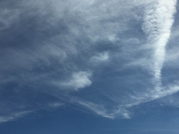 Nuages dans le ciel parisien en été, Paris 18e (75)