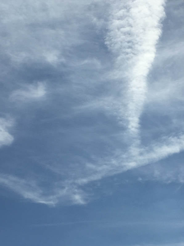 Nuages dans le ciel parisien en été, Paris 18e (75)