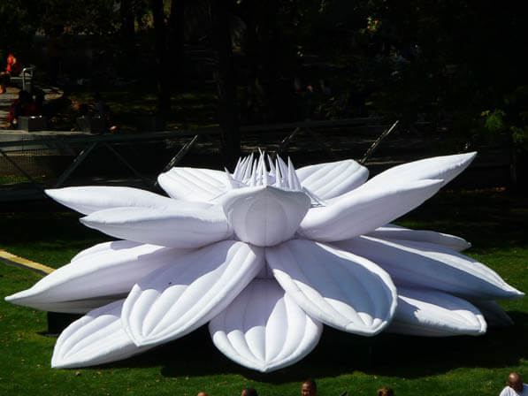 White Lotus, Choi Jeong Hwa, exposition L'air des géants, parc de la Villette, Paris 19e (75)