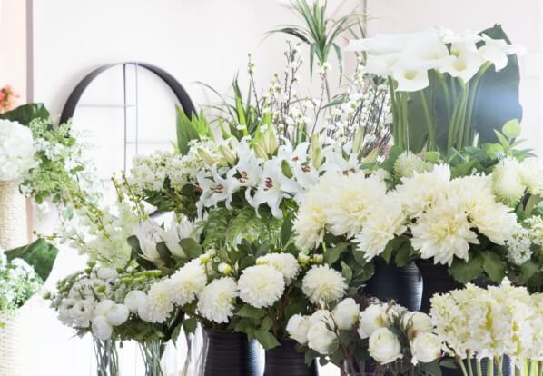 Bouquets de fleurs artificielles blanches, Green Shop SIA chez Habitat, mars 2018