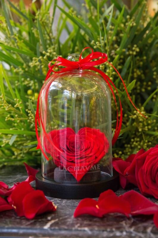 Lire la suite à propos de l’article Saint-Valentin : les Roses Éternelles de la Maison Lachaume