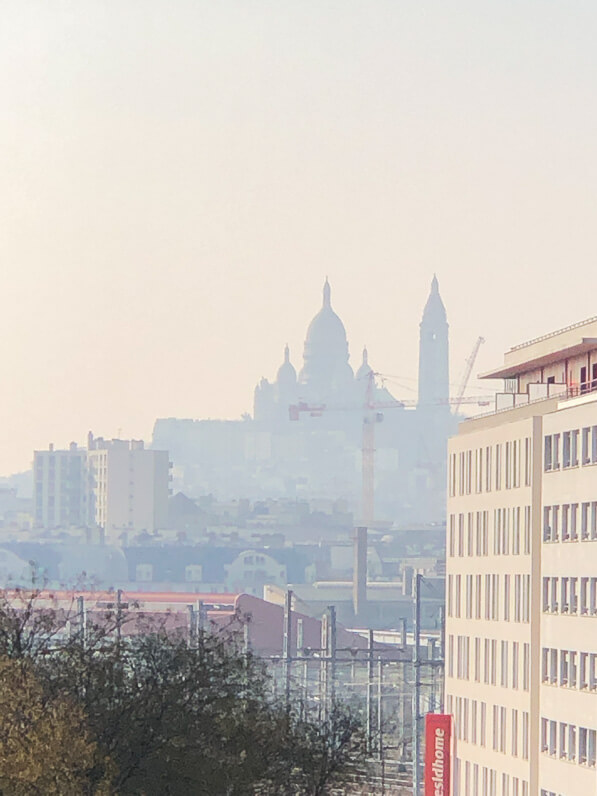 Lire la suite à propos de l’article La basilique du Sacré Coeur de Montmartre dans une brume de pollution