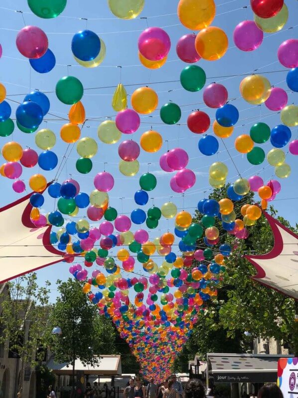 Bubble Sky par Patrícia Cunha, ballons, Cour Saint-Émilion, Paris 12e (75)