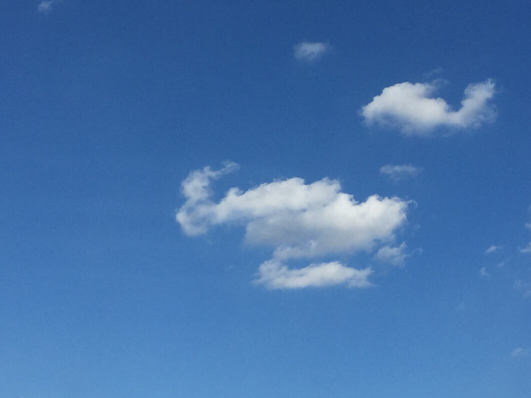 Nuages dans le ciel parisien en été, Paris 18e (75)