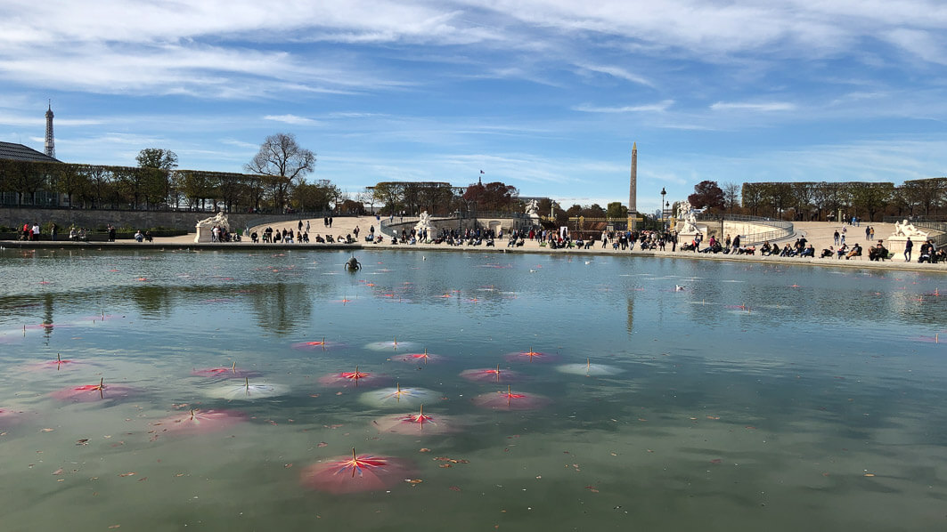 Nymphéas Post déluge II, 2019, Noël Dolla, parapluies, FIAC hors les murs, Domaine national du Louvre et des Tuileries, Paris 1er (75)