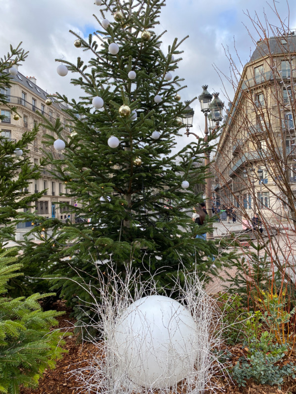 "Paris, enchantée", décorations de Noël sur l'esplanade de l'Hôtel de Ville, Paris 4e (75)