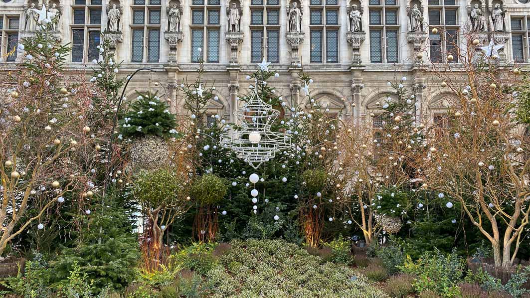 "Paris, enchantée", décorations de Noël sur l'esplanade de l'Hôtel de Ville, Paris 4e (75)