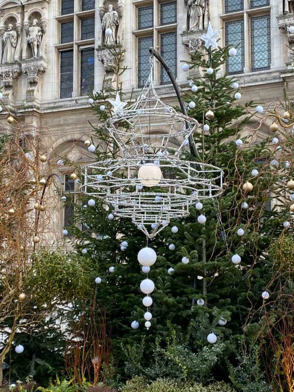 "Paris, enchantée", décorations de Noël sur l'esplanade de l'Hôtel de Ville, Paris 4e (75)