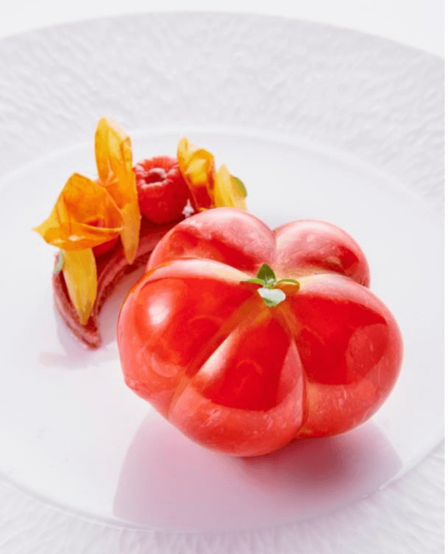 Lire la suite à propos de l’article La Tomate Coeur de Boeuf en trompe l’oeil de Jimmy Mornet (Park Hyatt Paris Vendôme)