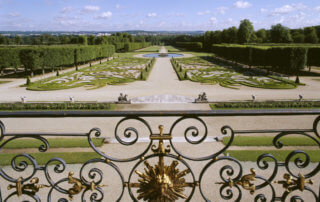 Château de Champs-sur-Marne, perspective du jardin depuis le balcon du salon de musique