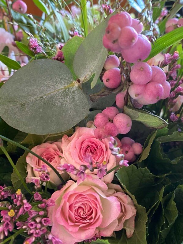 Bouquet de fin d'été, roses, symphorines, hortensias, statices, Paris 12e (75)