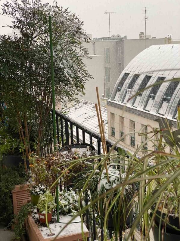 Neige en hiver sur mon balcon parisien, Paris 19e (75)
