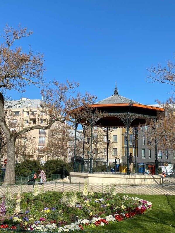 Au printemps dans le square Serge Reggiani, Paris 19e (75)