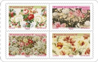 © LA POSTE, mise en page d’Aurélie Baras des photographies de coupons de tissus floraux © Musée de l’Impression sur Etoffes, Dist. RMN-Grand-Palais / David Soyer