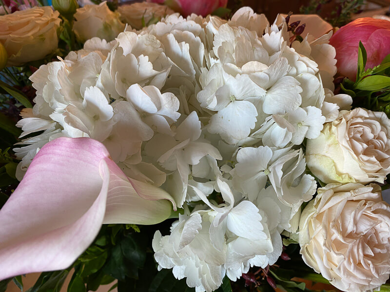 Bouquet, fleurs coupées, fête des mères, Paris 12e (75)