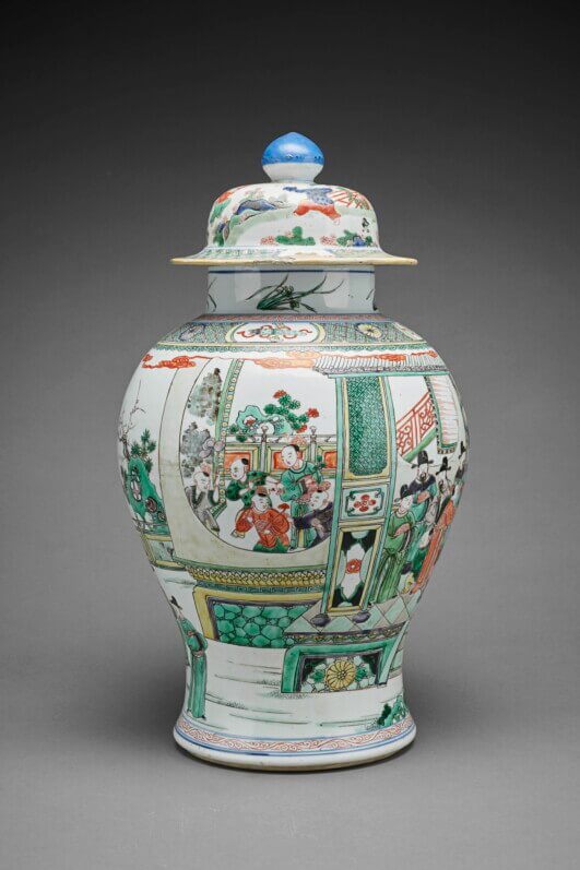 Jarre à décor de personnages dans un jardin Chine, fours de Jingdezhen, dynastie Qing (1644-1911), règne de Kangxi (1662-1722) Porcelaine à décor d’émaux sur couverte (« famille verte ») 47,5 × 26 cm Donation Ernest Grandidier (1894), G 4364 © MNAAG, Paris, Dist. RMN-Grand Palais / Thierry Ollivier