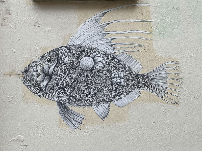 Collage, poisson, street art, Laurier Street, en été sur la Butte de Montmartre, Paris 18e (75)