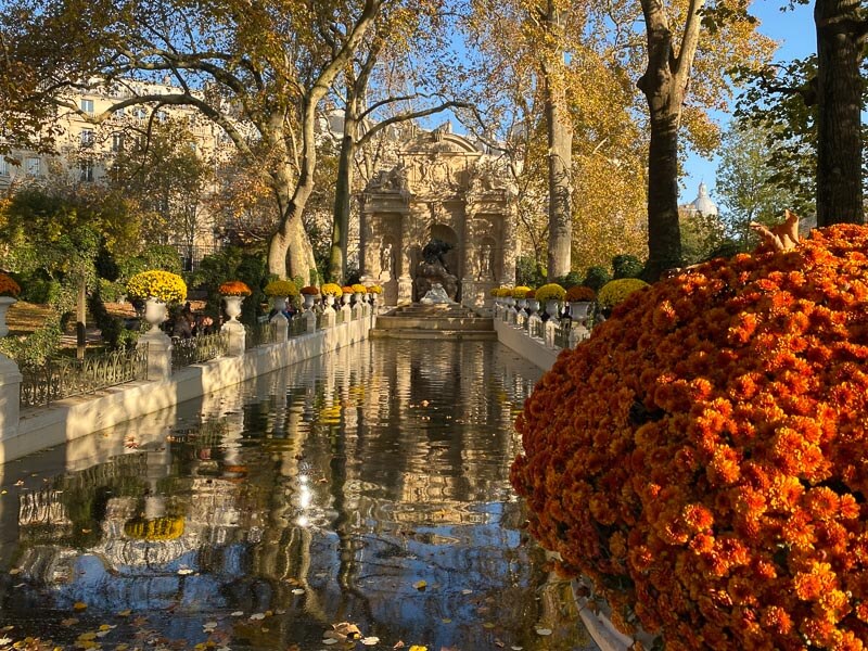 Fontaine Médicis en automne dans le Jardin du Luxembourg, Paris 6e (75)