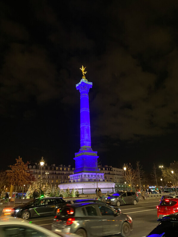 Génie de la Liberté sur la Colonne de juillet illuminée, place de la Bastile, Paris 4ème (75)