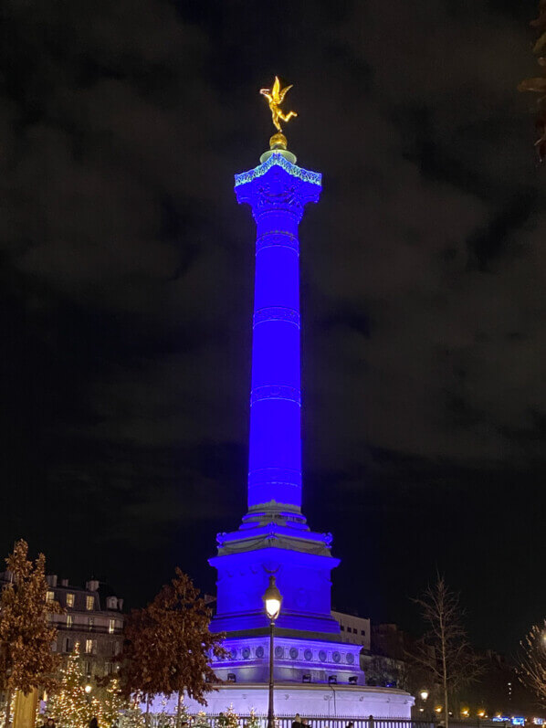 Génie de la Liberté sur la Colonne de juillet illuminée, place de la Bastile, Paris 4ème (75)