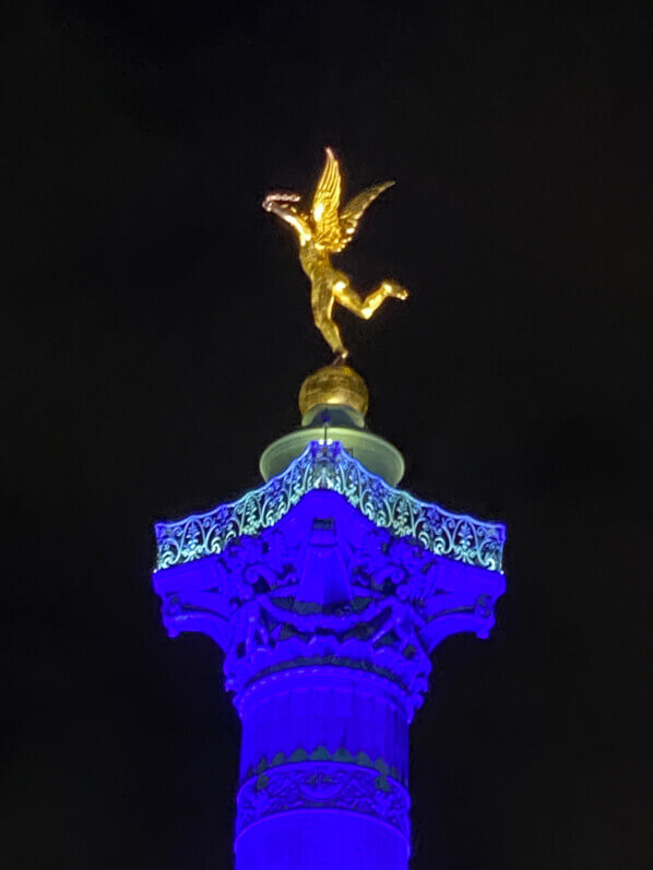 Lire la suite à propos de l’article Colonne de juillet en bleu et or, place de la Bastille (Paris)