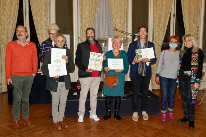 De gauche à droite : Christian Ledeux, membre du jury Saint-Fiacre ; Brigitte Morel des éditions Les Grandes Personnes ; Philippe Mignon, lauréat du prix Saint-Fiacre Jeunesse, Serge Schall, lauréat du prix Saint-Fiacre ; Brigitte Michaud des éditions Terre vivante ; Laurent Tillon, lauréat du prix Coup de cœur, Marie-Aline Prévost et Marie-Claude Eyraud, membres du jury Saint-Fiacre