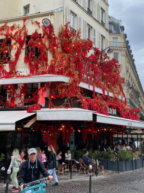 Façade fleurie du restaurant Florida, rue Montorgueil, Paris 1er (75)