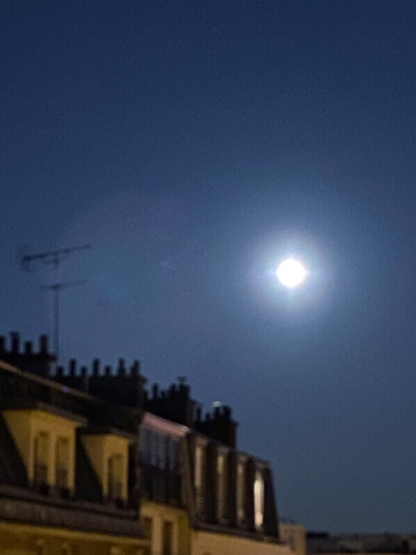 Super lune, pleine lune, Paris 19e (75)