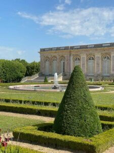 Lire la suite à propos de l’article Un parterre éphémère pour célébrer les océans au Château de Versailles