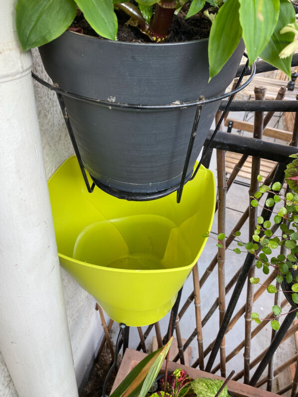 Réserve à eau suspendu sur mon balcon, Paris 19e (75)