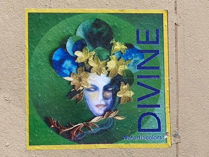 Lire la suite à propos de l’article “Divine”, Waterflocolors, collage, Montmartre (Paris 18e)