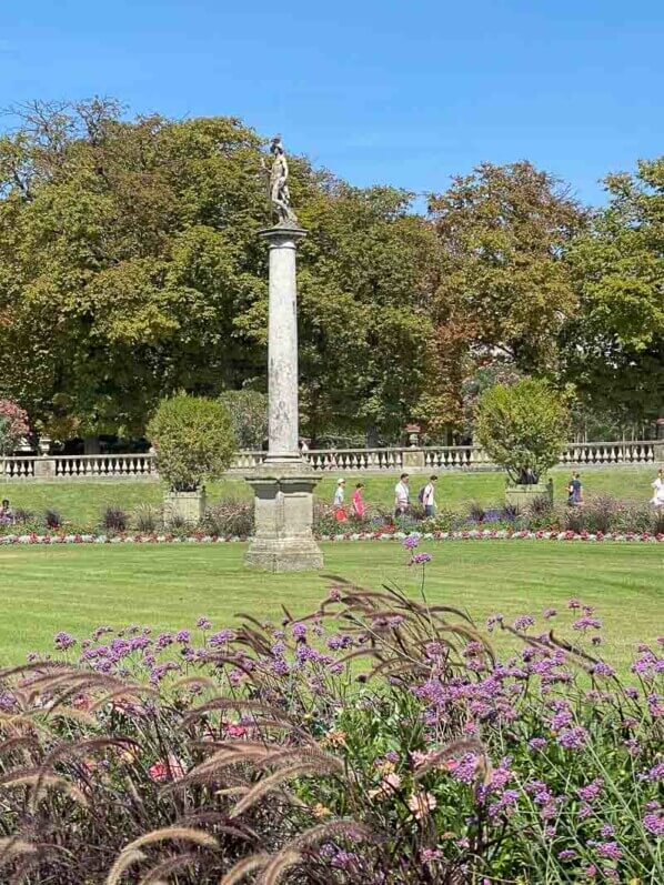 En été dans le Jardin du Luxembourg, Sénat, Paris 6e (75)