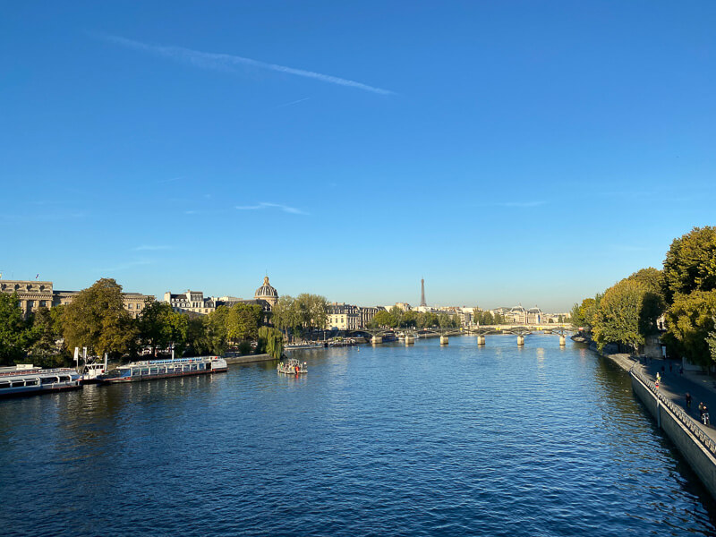 Lire la suite à propos de l’article Vue de Paris : la Seine aussi bleue que le ciel