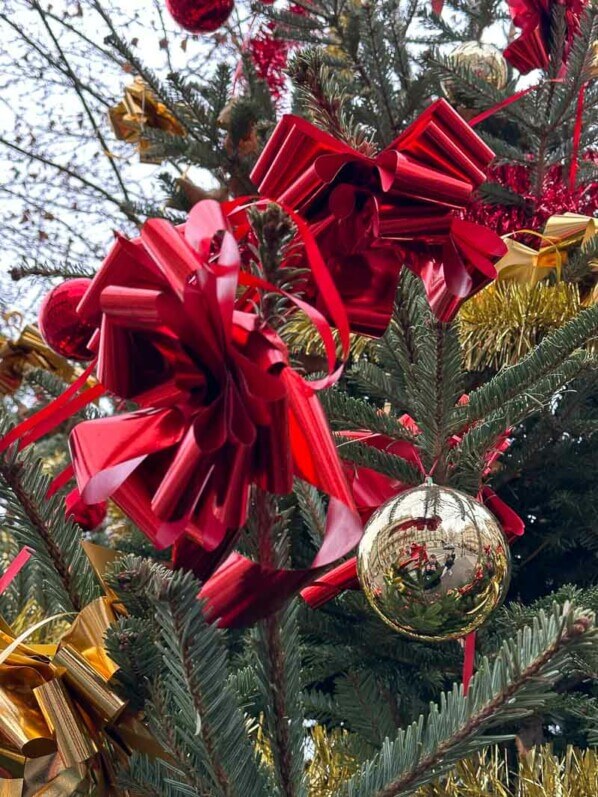 Décorations de Noêl, sapin, rue des Martyrs, Paris 9e (75)