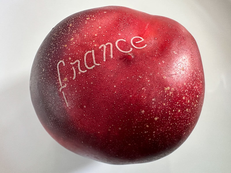 Nectarine gravée France, fruit, Paris 19e (75)