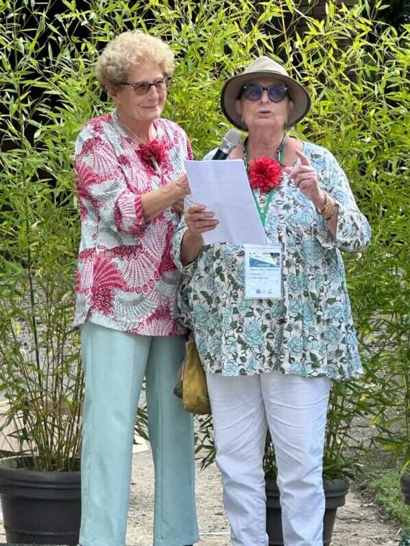 Claire Picard et Françoise Lenoble Prédine, baptême du dahlia Franklin Picard, parc floral, Paris 12e (75)