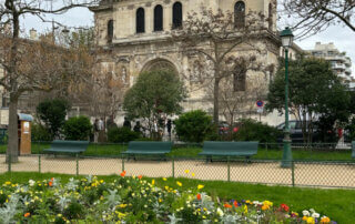 Au début du printemps dans le square Serge Reggiani, église Saint-Jacques Saint-Christophe de la Villette, Paris 19e (75)