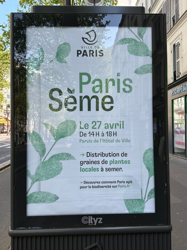 Paris Sème le 27 avril 2024 sur le parvis de l'Hôtel de Ville