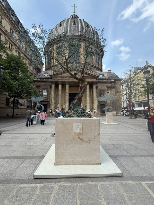 Art Monumental d'Andrea Roggi, place Maurice Barrès, Paris 1er (75)