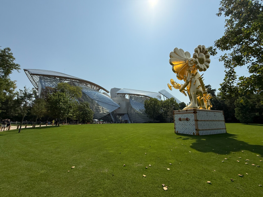 The flower parent and the child, sculpture, Takashi Murakami, en été dans le Jardin d'acclimatation, Paris 16e (75)