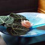 Ikebana dans un plat Daum