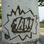 Graffiti sur arbre
